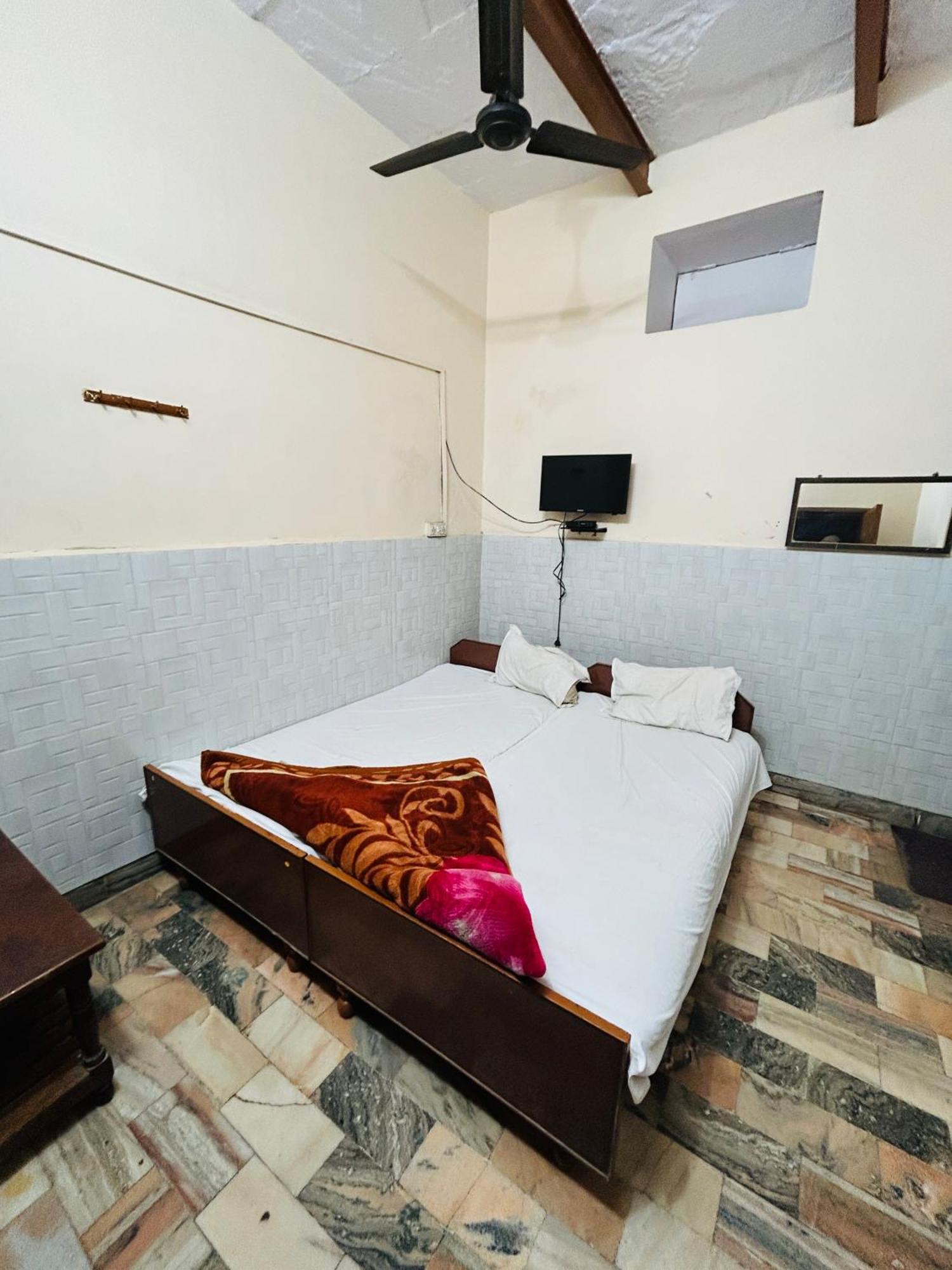 Satsang Lodge Varanasi Exteriör bild